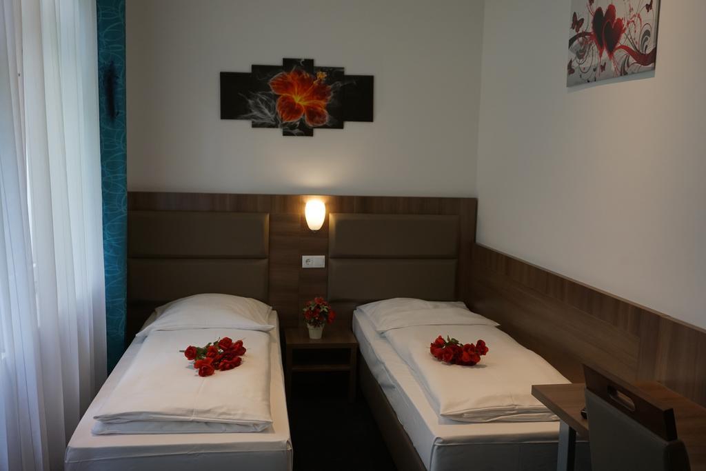 Itm Hotel Oase Hamburg Zimmer foto