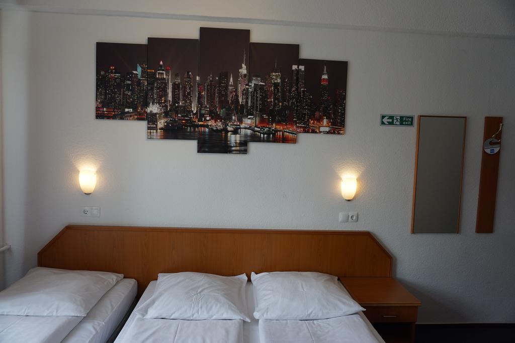 Itm Hotel Oase Hamburg Zimmer foto